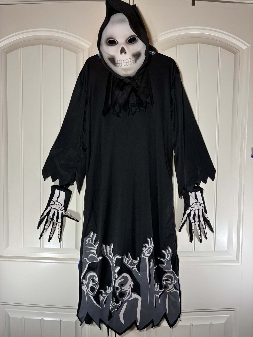 Fun World Grim Reaper Halloween Costume Mask Shroud Skeleton Hands Adult XS/SM ,